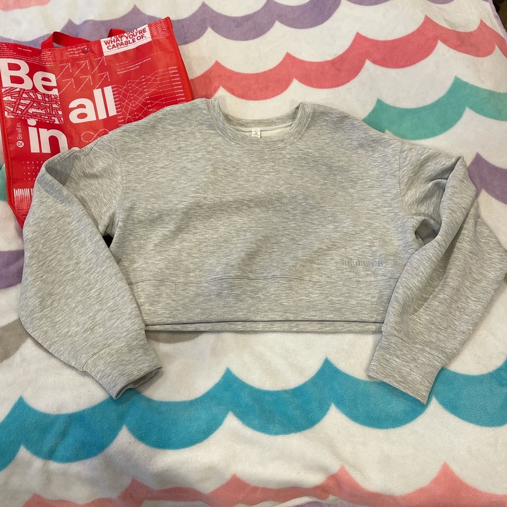 EEUC Lululemon Grey Crop Crew size M/L
